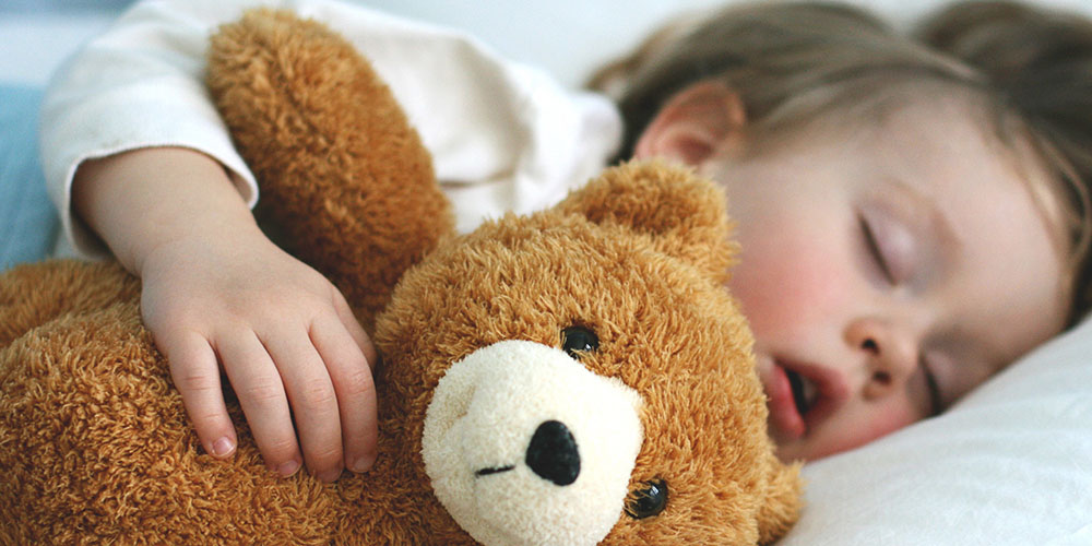 O que faz a criança precisar de alguém ao seu lado para adormecer ou dormir?